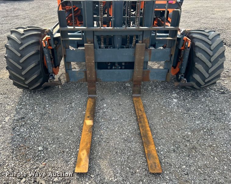 image for item EG0887 2005 Moffett  M5500 forklift