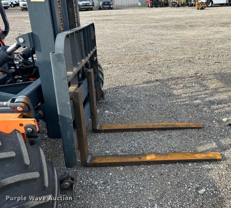 image for item EG0887 2005 Moffett  M5500 forklift