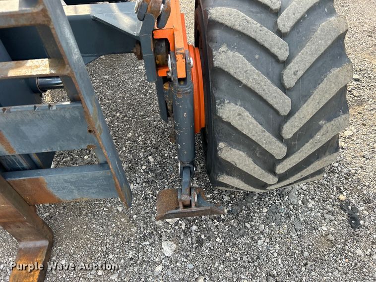 image for item EG0887 2005 Moffett  M5500 forklift