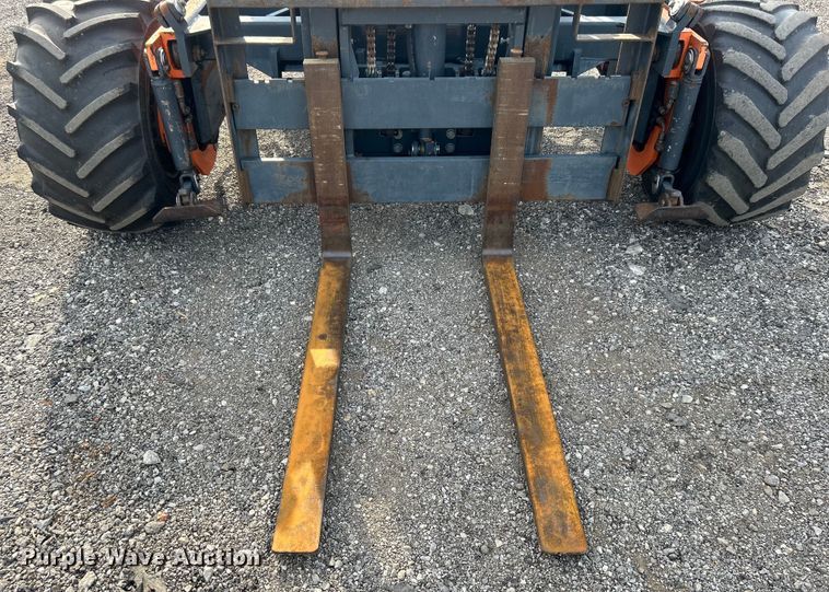 image for item EG0887 2005 Moffett  M5500 forklift