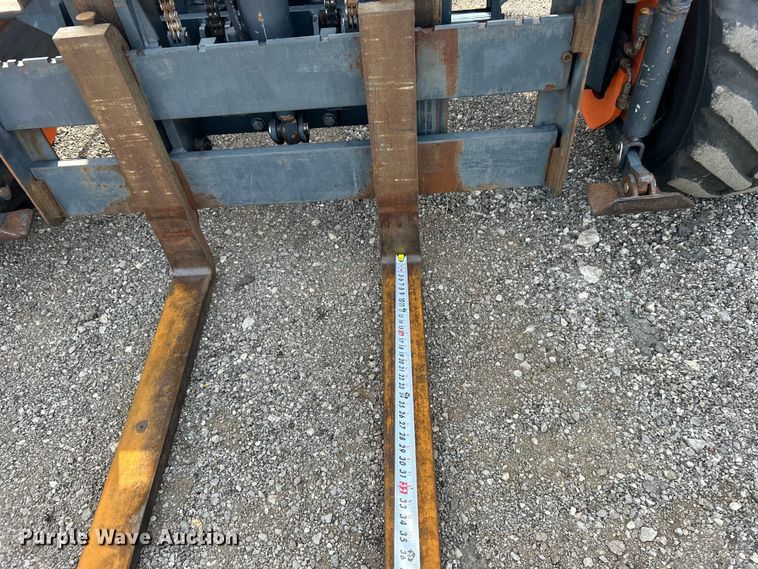 image for item EG0887 2005 Moffett  M5500 forklift