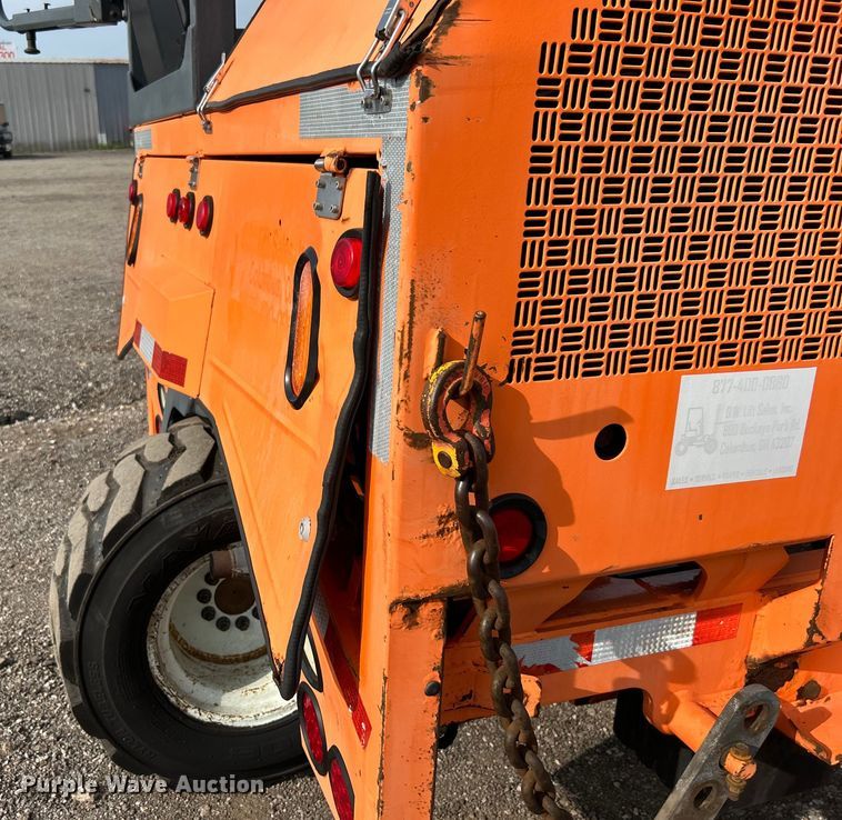 image for item EG0887 2005 Moffett  M5500 forklift