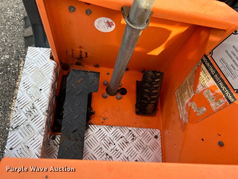 image for item EG0887 2005 Moffett  M5500 forklift