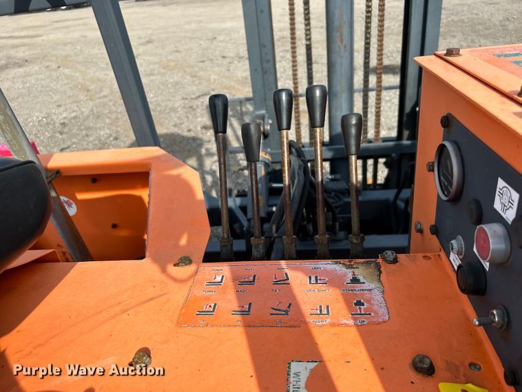 image for item EG0887 2005 Moffett  M5500 forklift