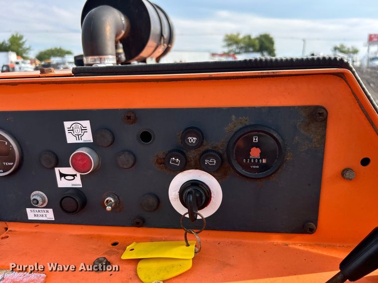 image for item EG0887 2005 Moffett  M5500 forklift