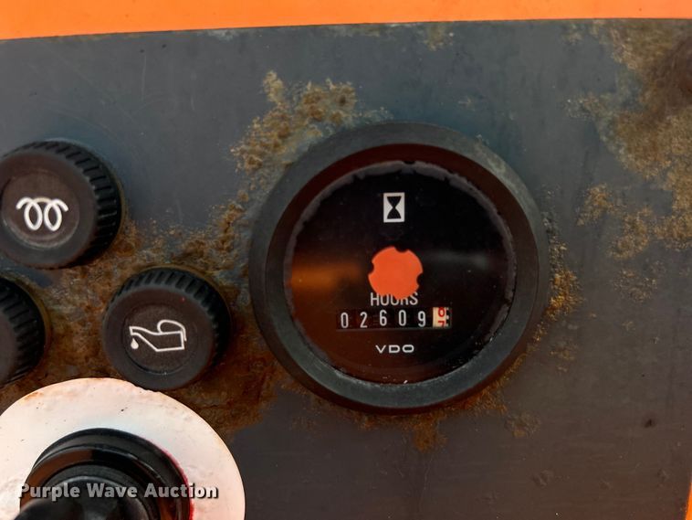 image for item EG0887 2005 Moffett  M5500 forklift