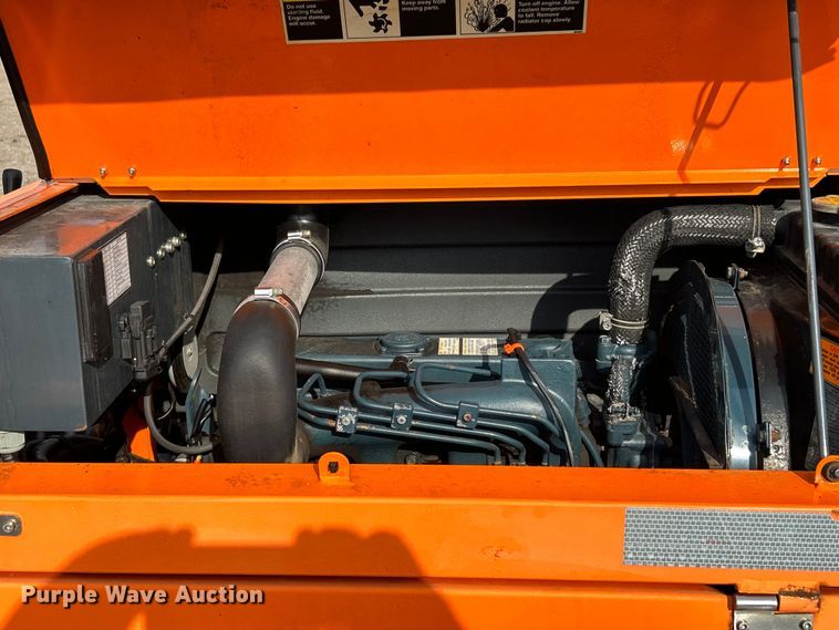 image for item EG0887 2005 Moffett  M5500 forklift