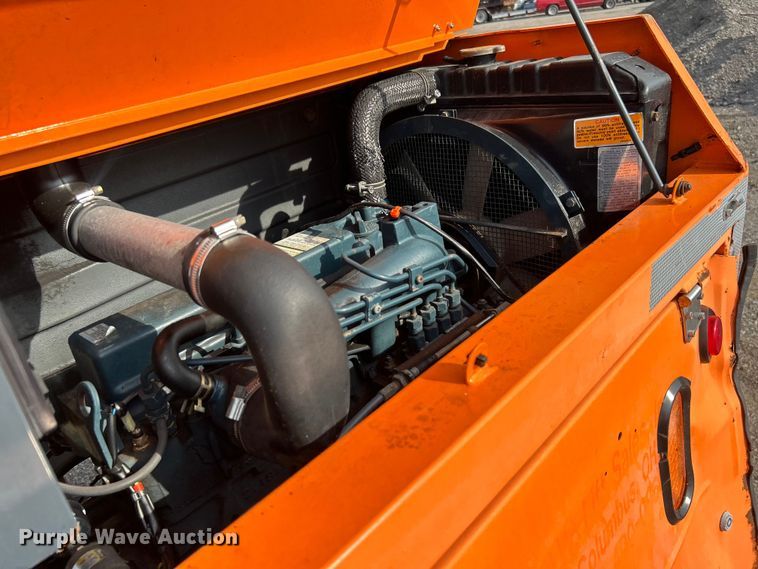 image for item EG0887 2005 Moffett  M5500 forklift