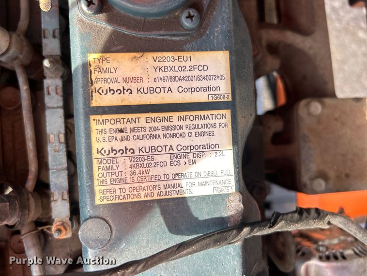 image for item EG0887 2005 Moffett  M5500 forklift