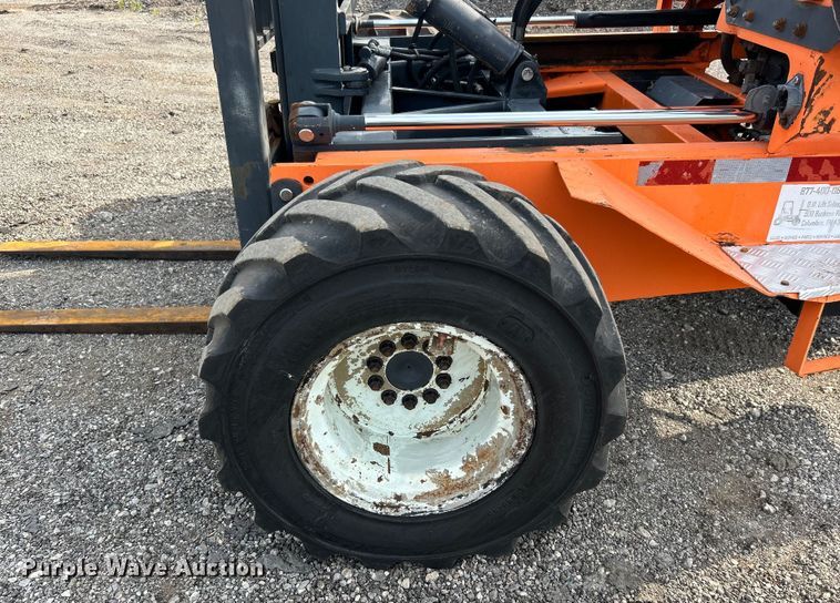 image for item EG0887 2005 Moffett  M5500 forklift