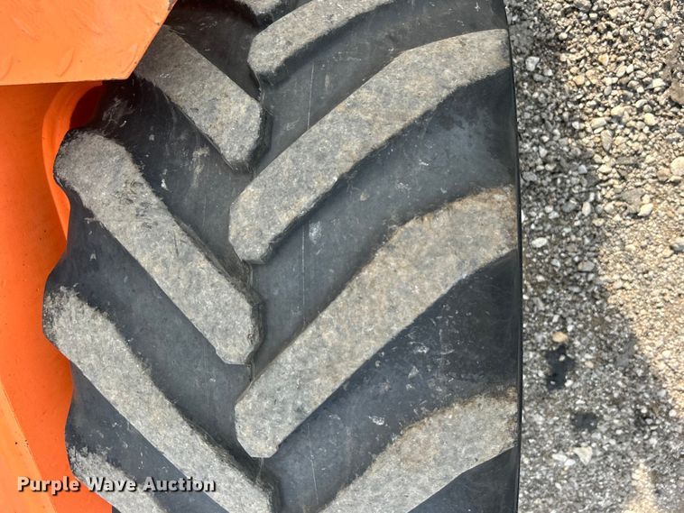 image for item EG0887 2005 Moffett  M5500 forklift