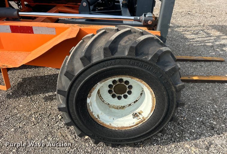 image for item EG0887 2005 Moffett  M5500 forklift