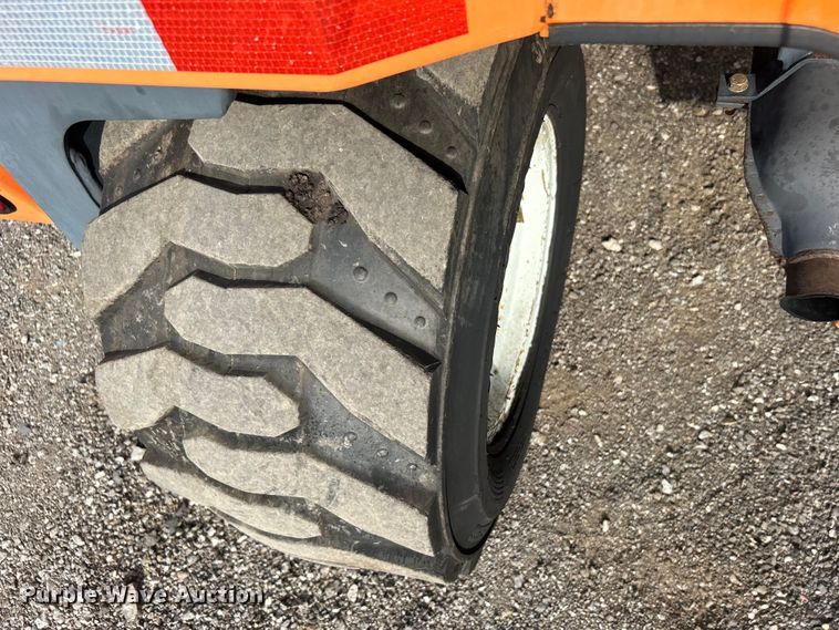 image for item EG0887 2005 Moffett  M5500 forklift