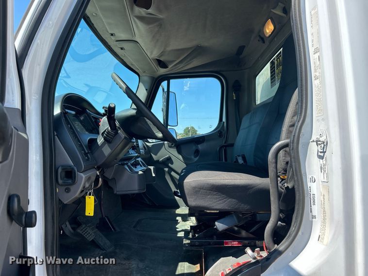 image for item EG0905 2010 Freightliner  Business Class M2 box truck