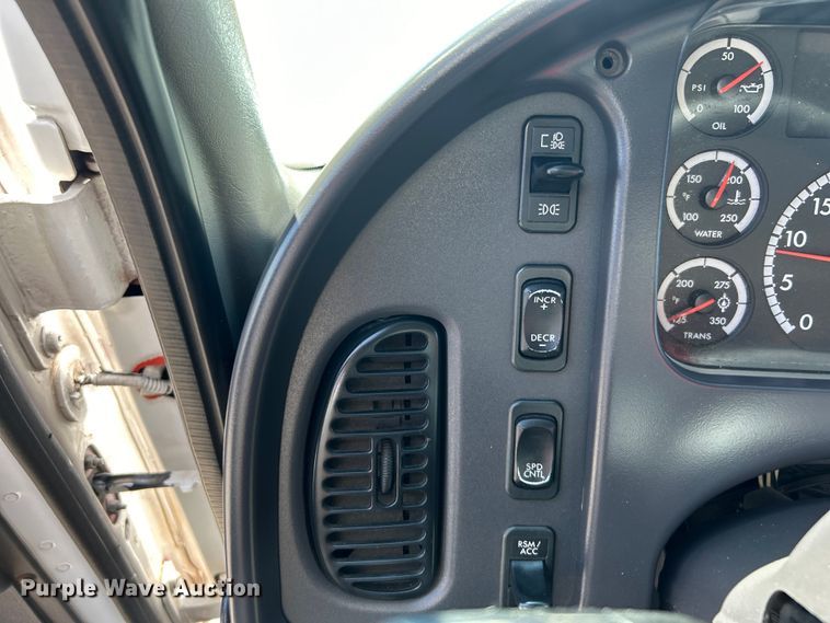 image for item EG0905 2010 Freightliner  Business Class M2 box truck