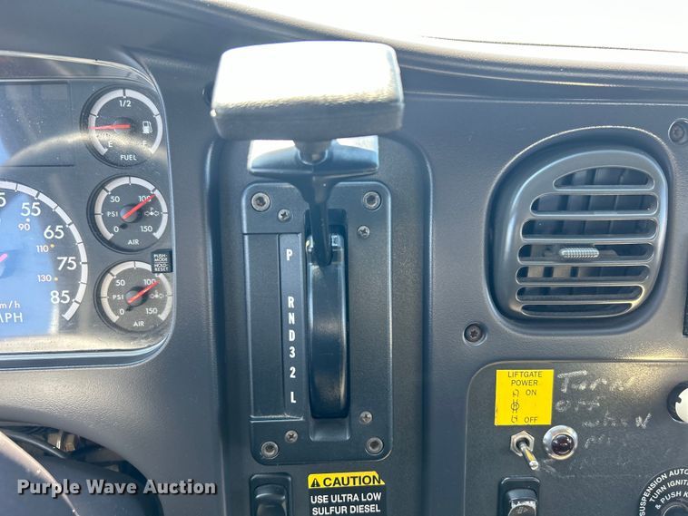 image for item EG0905 2010 Freightliner  Business Class M2 box truck