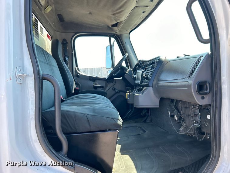 image for item EG0905 2010 Freightliner  Business Class M2 box truck