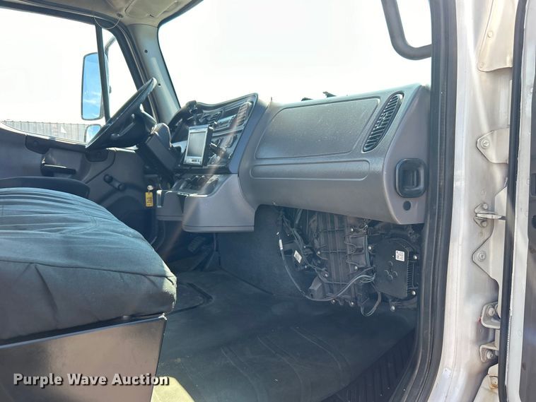 image for item EG0905 2010 Freightliner  Business Class M2 box truck