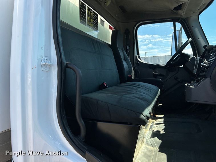 image for item EG0905 2010 Freightliner  Business Class M2 box truck