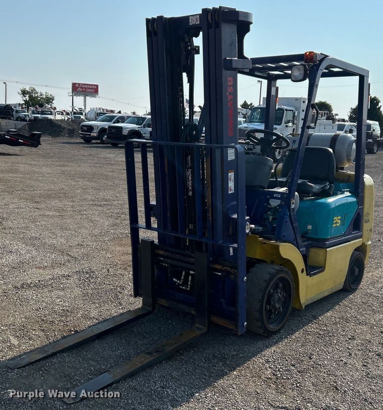 image for item EG0911 1999 Komatsu  FG25STLP-12 forklift