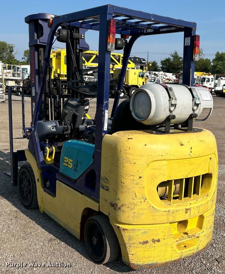 image for item EG0911 1999 Komatsu  FG25STLP-12 forklift
