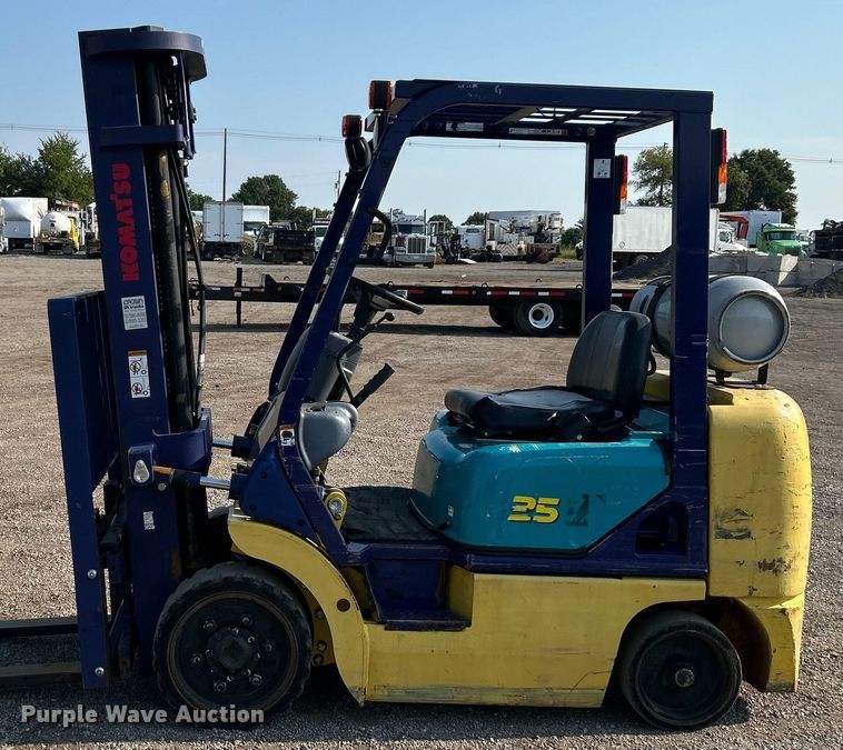 image for item EG0911 1999 Komatsu  FG25STLP-12 forklift