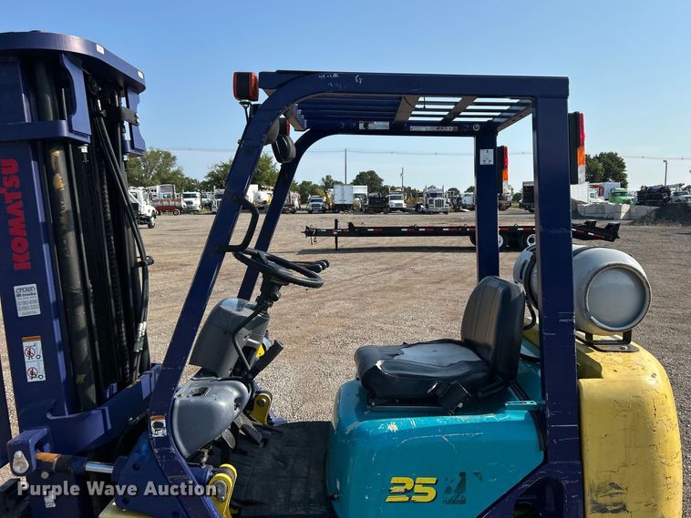 image for item EG0911 1999 Komatsu  FG25STLP-12 forklift