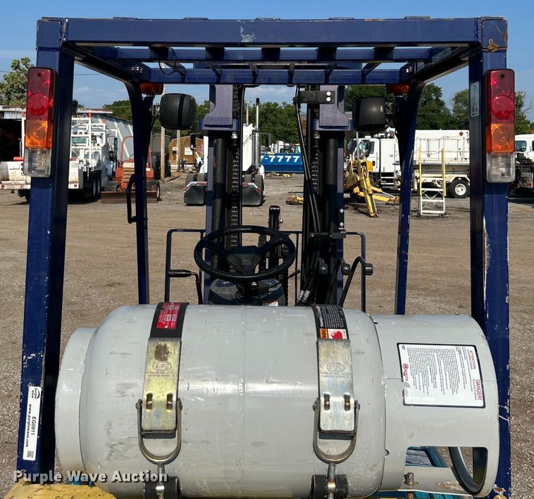 image for item EG0911 1999 Komatsu  FG25STLP-12 forklift