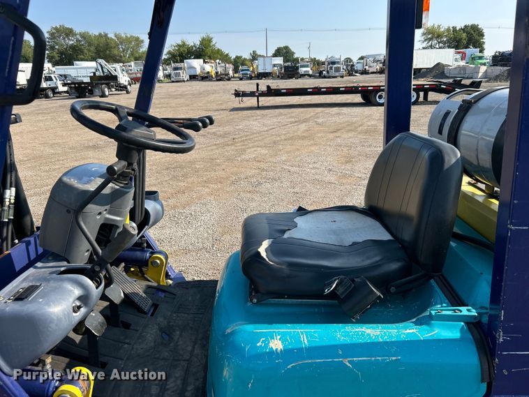 image for item EG0911 1999 Komatsu  FG25STLP-12 forklift