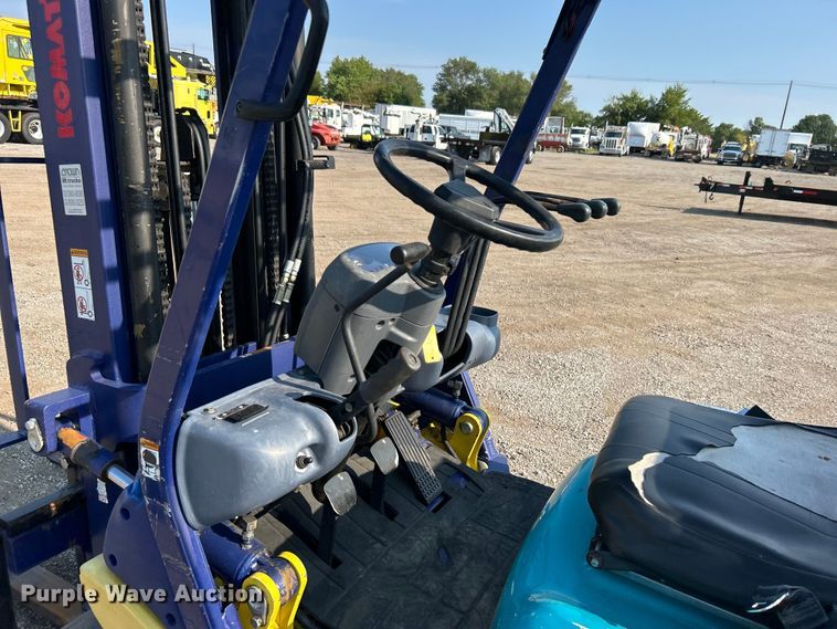 image for item EG0911 1999 Komatsu  FG25STLP-12 forklift