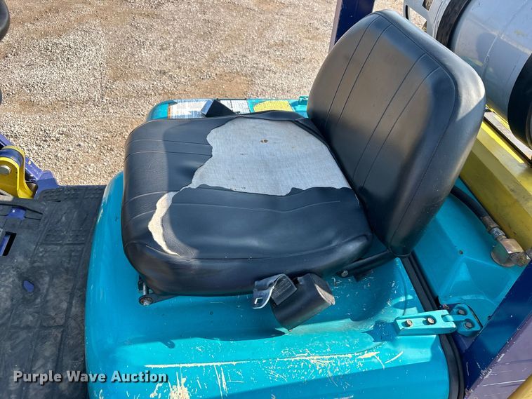 image for item EG0911 1999 Komatsu  FG25STLP-12 forklift