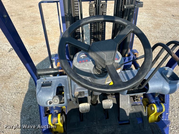 image for item EG0911 1999 Komatsu  FG25STLP-12 forklift