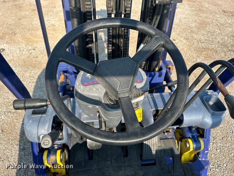 image for item EG0911 1999 Komatsu  FG25STLP-12 forklift