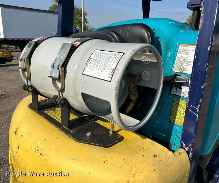 image for item EG0911 1999 Komatsu  FG25STLP-12 forklift