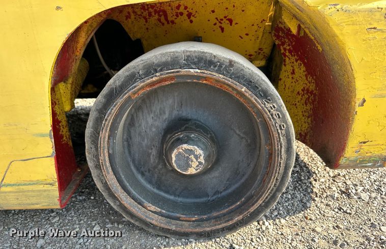 image for item EG0911 1999 Komatsu  FG25STLP-12 forklift