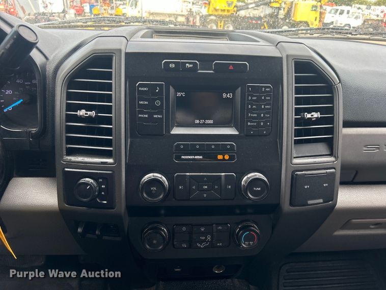 image for item EG0916 2019 Ford F550 Super Duty XL winch truck