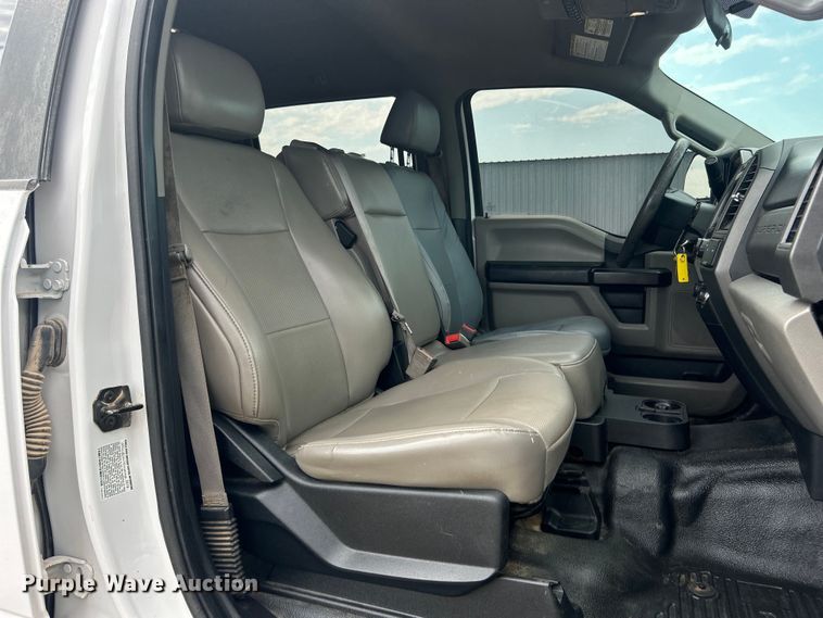 image for item EG0916 2019 Ford F550 Super Duty XL winch truck