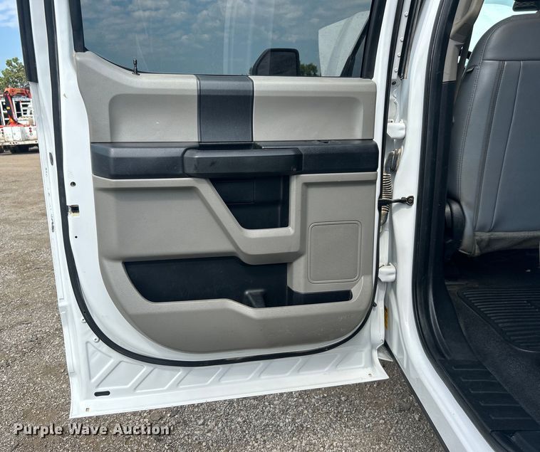 image for item EG0916 2019 Ford F550 Super Duty XL winch truck