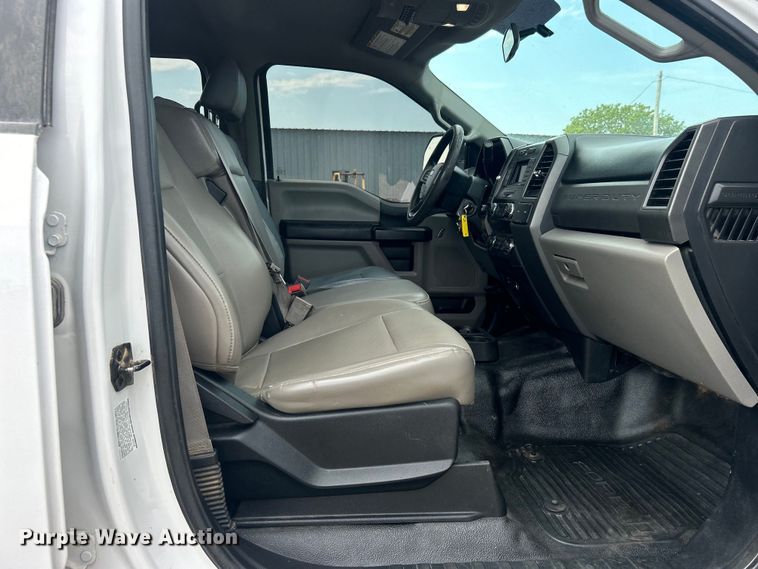 image for item EG0916 2019 Ford F550 Super Duty XL winch truck