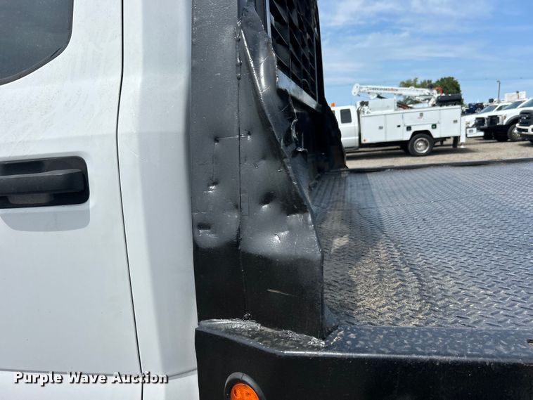 image for item EG0925 2020 Ford F550 Super Duty Crew Cab flatbed truck