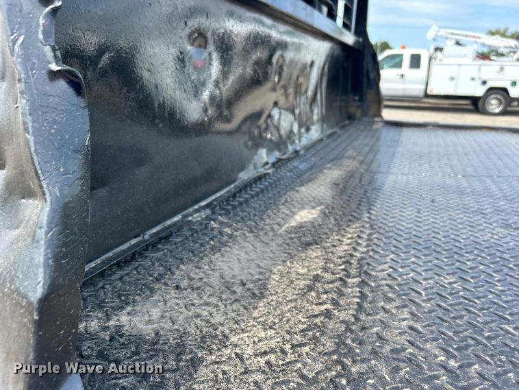 image for item EG0925 2020 Ford F550 Super Duty Crew Cab flatbed truck