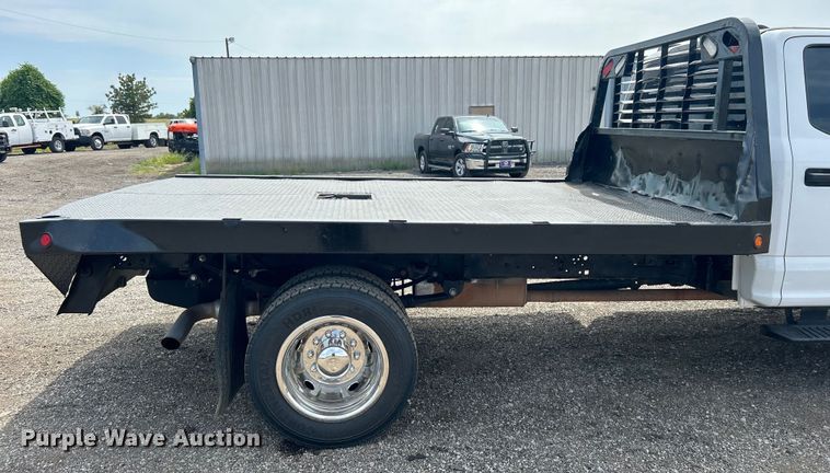 image for item EG0925 2020 Ford F550 Super Duty Crew Cab flatbed truck