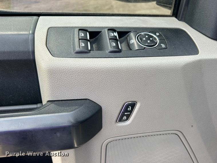 image for item EG0925 2020 Ford F550 Super Duty Crew Cab flatbed truck