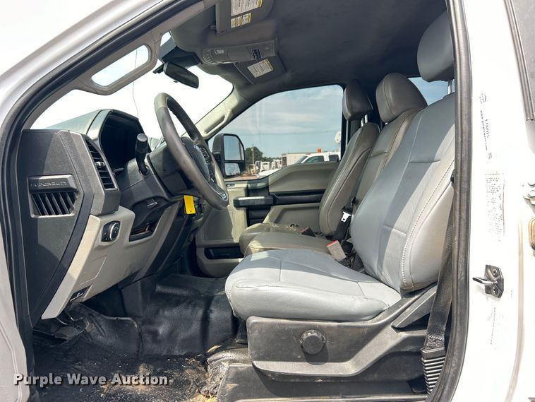 image for item EG0925 2020 Ford F550 Super Duty Crew Cab flatbed truck