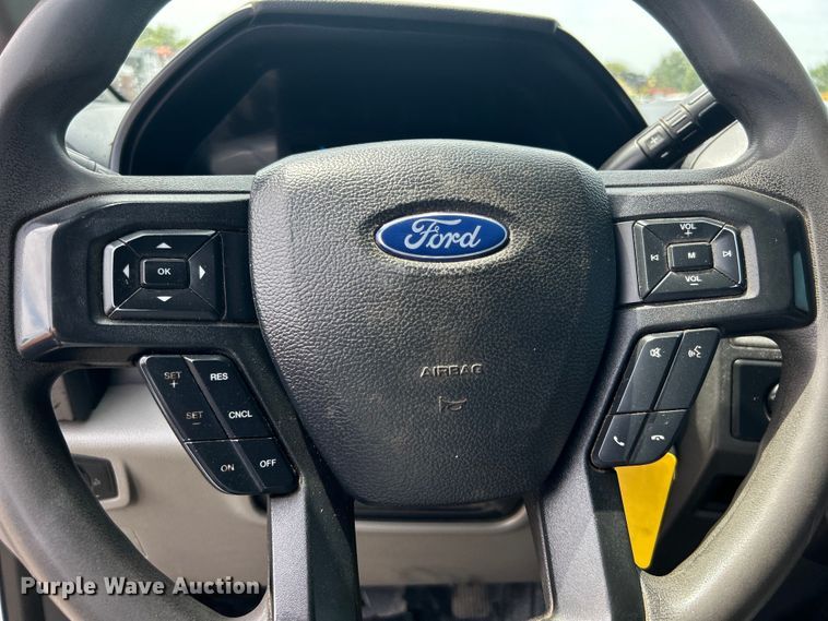 image for item EG0925 2020 Ford F550 Super Duty Crew Cab flatbed truck