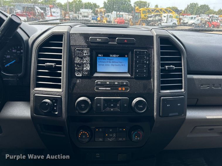 image for item EG0925 2020 Ford F550 Super Duty Crew Cab flatbed truck