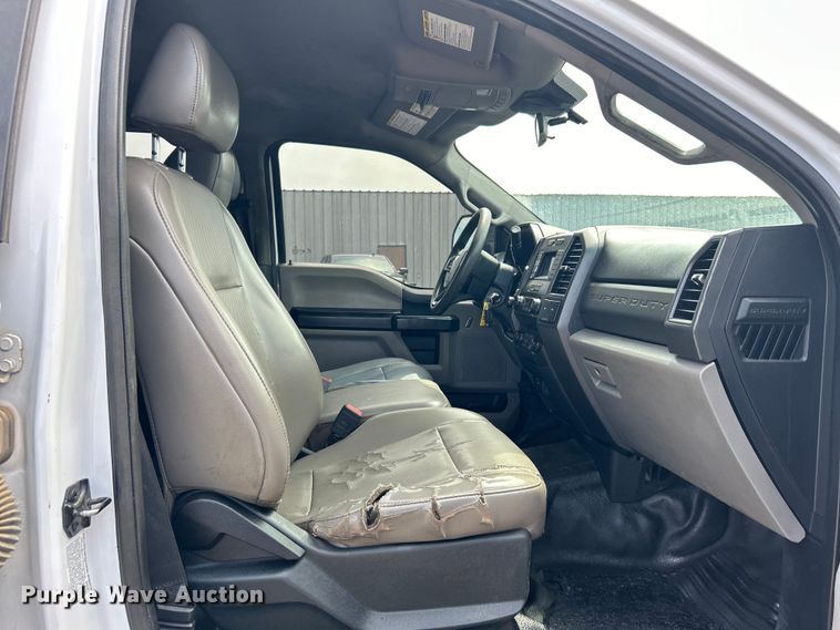 image for item EG0925 2020 Ford F550 Super Duty Crew Cab flatbed truck