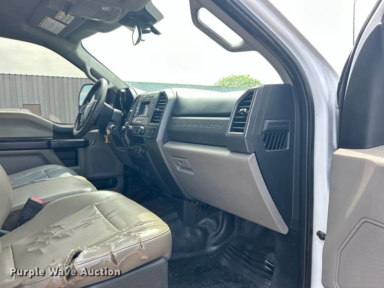 image for item EG0925 2020 Ford F550 Super Duty Crew Cab flatbed truck