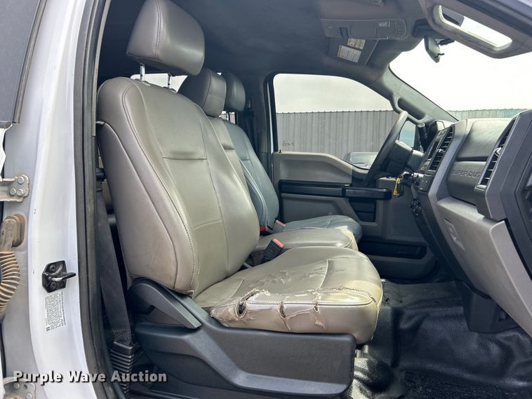 image for item EG0925 2020 Ford F550 Super Duty Crew Cab flatbed truck