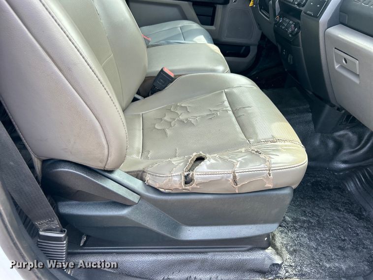 image for item EG0925 2020 Ford F550 Super Duty Crew Cab flatbed truck